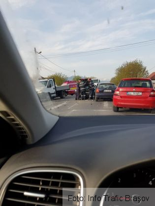 Update. BRAŞOV. Patru autoturisme, implicate în accidentul de la Sânpetru! 1 accident sanpetru_250676.jpg