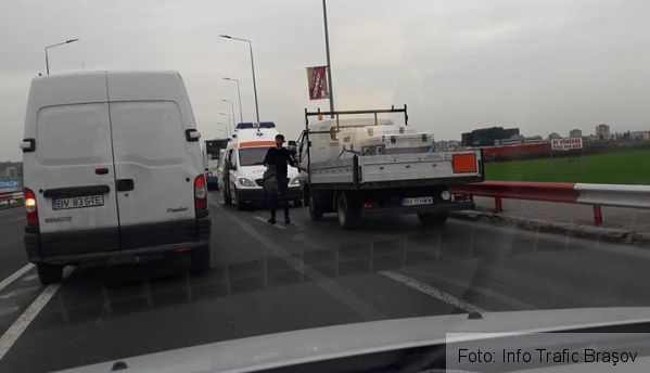 Update. BRAȘOV. Biciclist accidentat de un autobuz, pe Calea București 1 accident15noiembrie2.jpg