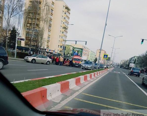 BRAȘOV. Lovită de mașină pe „verde”, pe trecerea de pietoni de pe Calea București (FOTO) 1 accidentcaleabucuresti_5.jpg
