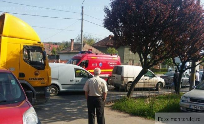 Șoferul mașinii cu numere de Brașov care a spulberat o femeie pe „zebră” a fost prins, după ce a incendiat autoturismul! Victima a murit în urma accidentului 1 accidentcluj_7.jpg