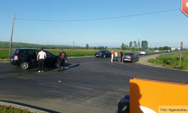 BRAȘOV. Coliziune între trei autoturisme, la ieșire din Făgăraș spre Brașov 1 accidentfagaras_9.jpg