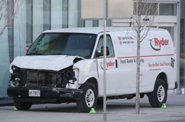 Update. 10 morţi în incidentul din Toronto 1 duba_250669.jpg