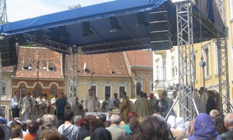 BRAȘOV. Evanghelia citită în mai multe limbi, în Duminica Învierii 1 evangheliapiatasfatului.jpg