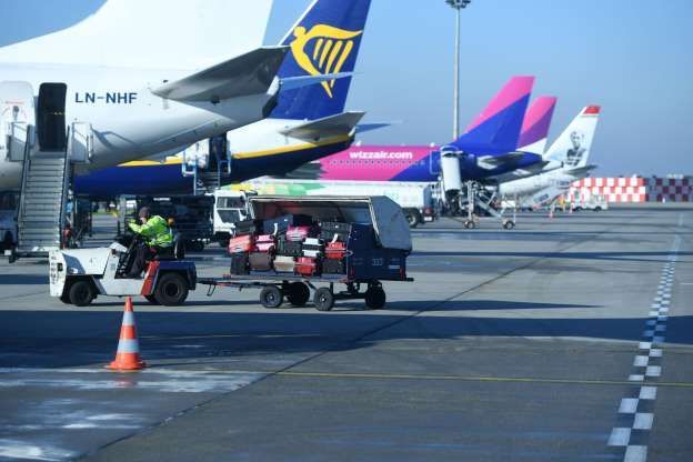 Opt români au fost răniţi pe aeroportul din Budapesta 1 ferencliszt.jpg