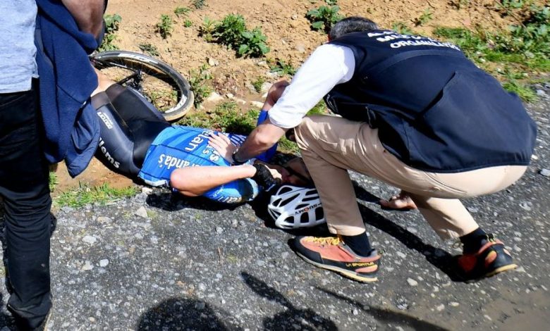 Un ciclist de 22 de ani a murit în cursa Paris-Roubaix 1 paris-roubaix.jpg