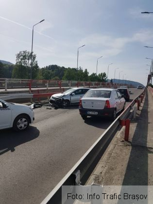 BRAȘOV. Accident pe podul de la Dârste (FOTO) 1 pod darste 2_250983.jpg