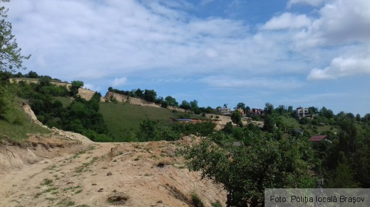 Update. BRAŞOV. Poliţia Locală spune că nu s-au mai făcut lucrări de construcţii pe Coasta Vacii de când a început procedura de cercetare penală. GALERIE FOTO 1 20180521_112432_251819.jpg