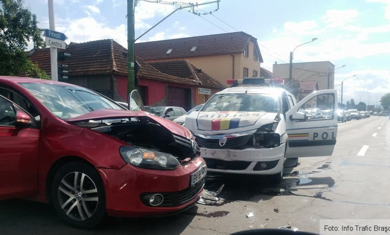 BRAȘOV. Autospecială a Poliției, implicată într-un accident cu două victime, în Bartolomeu (FOTO) 1 accidentstradademijloc5.jpg