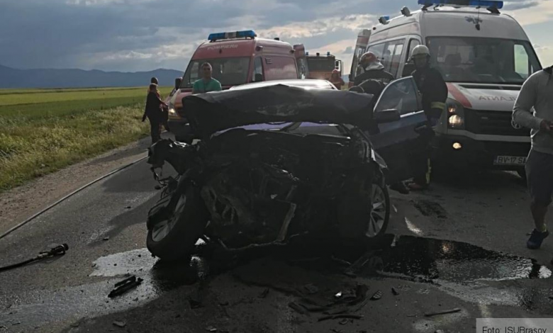 BRAȘOV. UPDATE. Un șofer aflat sub influența băuturilor alcoolice a provocat accidentul grav de la Tărlungeni. Două persoane au ajuns la spital 1 accidenttarlungeni_3.jpg