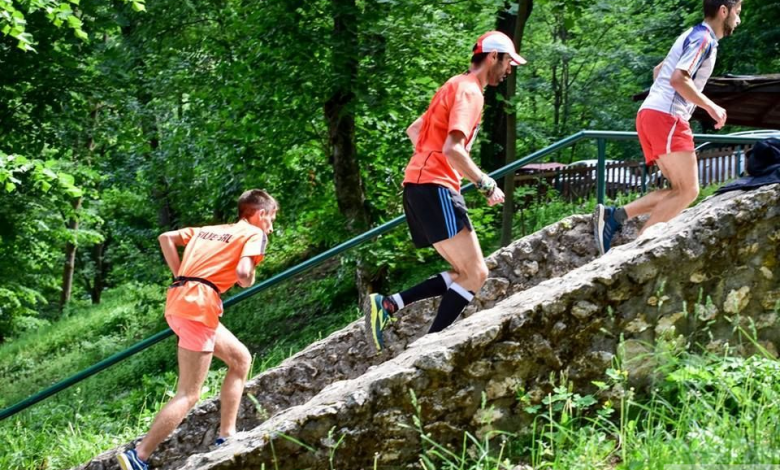 BRAȘOV. În urma crosului pe trepte de Sub Tâmpa s-au strâns 3.000 de lei în beneficiul copiilor de la Complexul Brădet 1 alergare_2.jpg