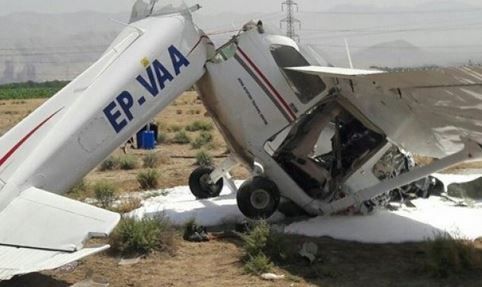 Un avion de mici dimensiuni s-a prăbuşit în Ungaria 1 avion_50.jpg