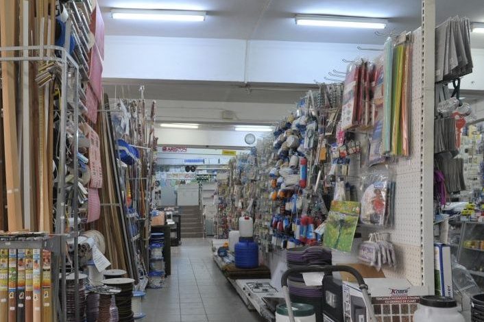 BRAŞOV. Buzoian reţinut pentru furt dintr-un magazin de bricolaj 1 bricolaj_2.jpg