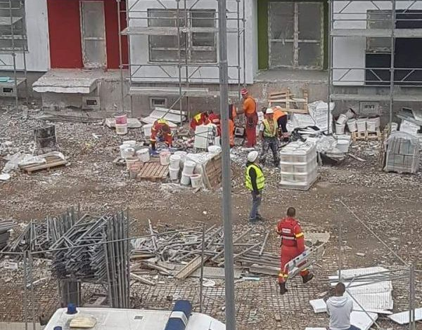 BRAŞOV. Angajator REŢINUT în cazul muncitorului care a căzut de la etajul 8 al unui bloc din Avantgarden 3 1 img-20180510-wa0007.jpg