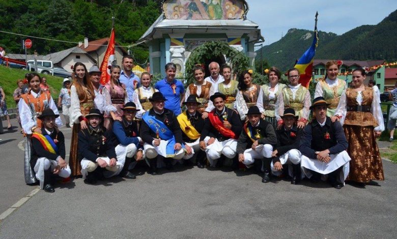 BRAȘOV. Junii Bătrâni vă invită la Jocul strămoșesc de la Variște 1 junii-batrani-variste.jpg