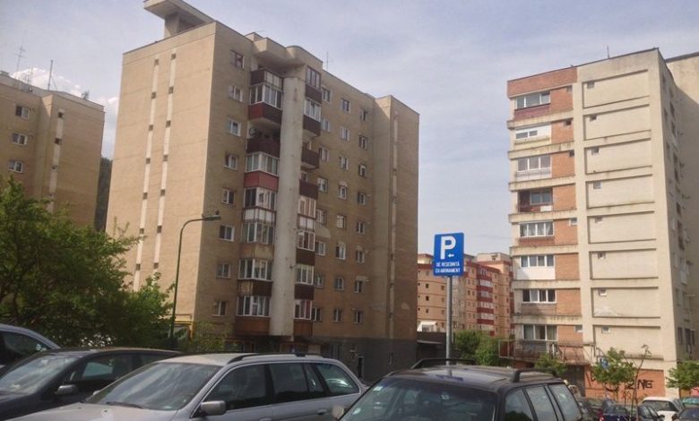 BRAȘOV. Reîncep procedurile de reatribuire a locurilor de parcare rezidențiale / Întâlnirile vor avea loc și în CARTIERE, nu doar la Primărie 1 parcareblocuri.jpg