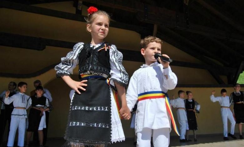 BRAȘOV. Concurs de costume populare. Ultima șansă de înscriere! 1 portpopularcopii.jpg