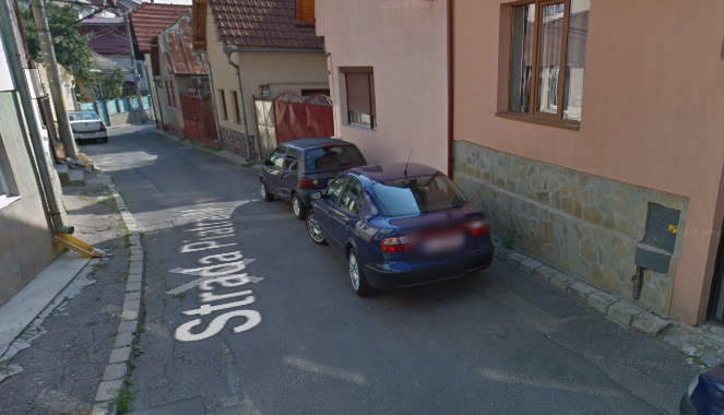 BRAŞOV. Primăria a fost amendată de Poliţia Rutieră din cauza sensurilor de circulaţie din zona Şchei 1 str-piatra-mare.png