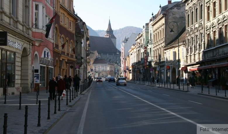 BRAŞOV. Pieton lovit de maşină pe strada Mureşenilor 1 strada-muresenilor.jpg