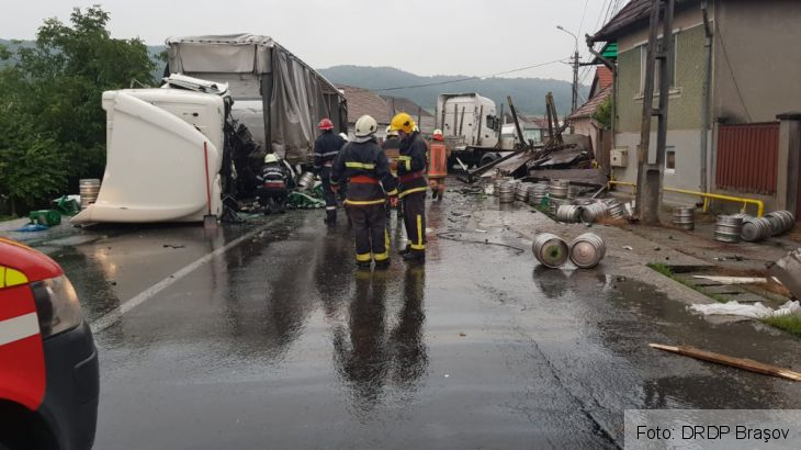 Coliziune între două TIR-uri, în judeţul Mureş! Unul dintre şoferi este grav rănit (FOTO) 1 IMG-20180627-WA0000_253399.jpg