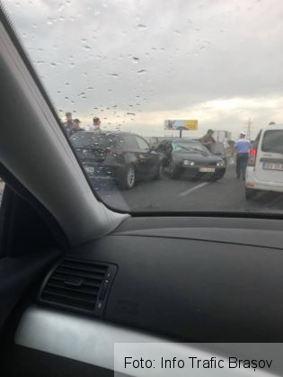 BRAȘOV. Accident între trei autovehicule, pe DN 1 Brașov - Ghimbav (FOTO) 1 accident ghimbav_252339.jpg