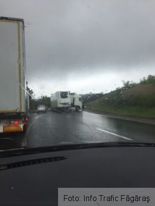 BRAŞOV. Accident pe DN 1, între un TIR şi o autoutilitară (FOTO) 1 accident persani_253465.jpg