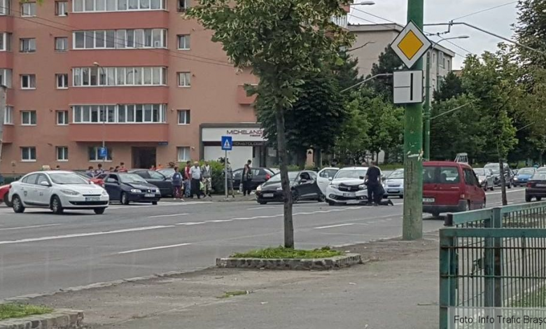 BRAŞOV. Accident provocat de o şoferiţă, la intersecţia străzilor Carpaţilor şi Berzei 1 accidentberzei.jpg