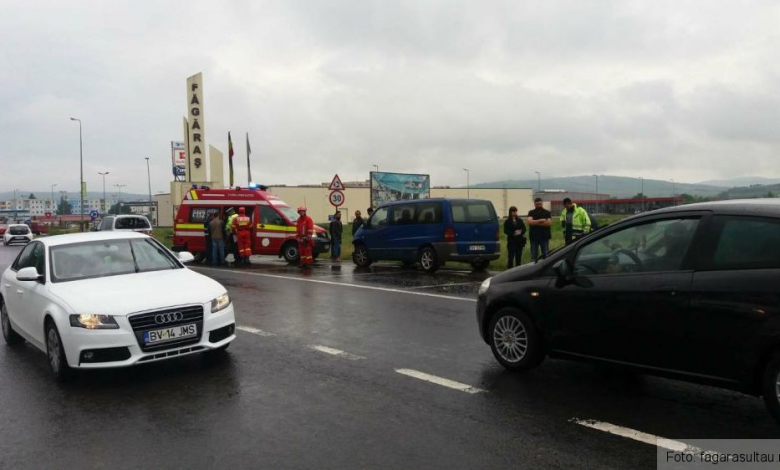 BRAȘOV. Accident cu două victime pe DN 1, la ieșirea din Făgăraș. UPDATE. Cum s-a produs accidentul?! Poziția IPJ Brașov 1 accidentfagaras_11.jpg