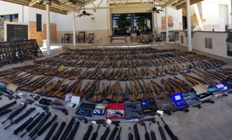 Arsenal descoperit de polițiști în casa unui infractor 1 arsenal_8.jpg