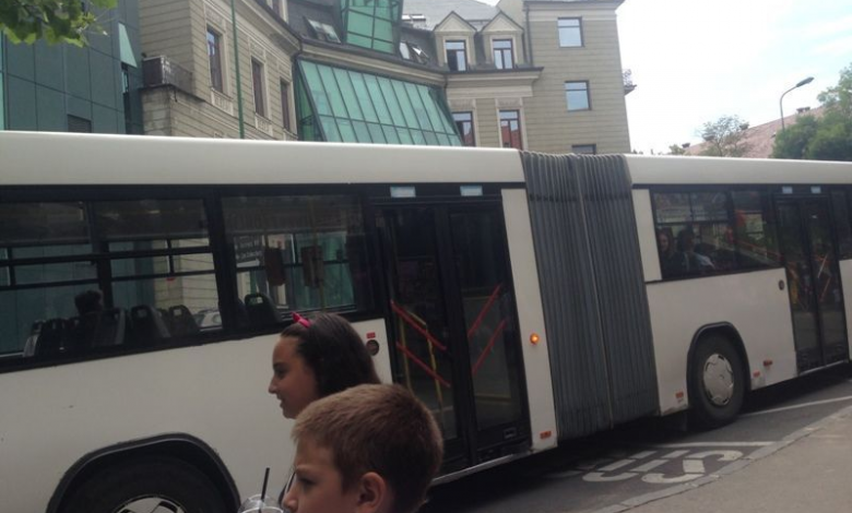 BRAȘOV. Gratuitatea elevilor pe mijloacele de transport ia vacanță 1 autobuz-elevi.jpg