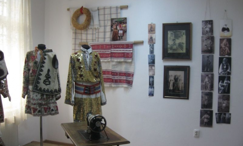 BRAȘOV. Sânziene, tombolă, fotografii la minut, de Ziua Universală a Iei 1 casa-juni-interior.jpg