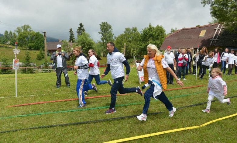 BRAȘOV. Ce a făcut Mihai Covaliu la Șirnea?!... Sport, olimpism și voie bună!!! 1 covaliusirnea.jpg