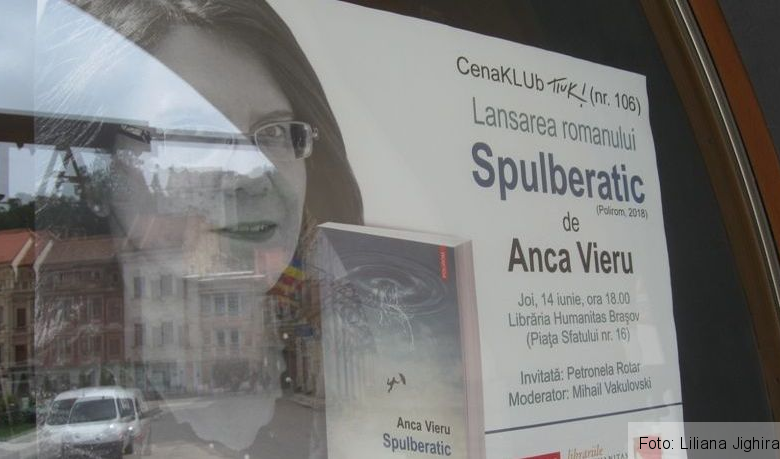 BRAȘOV. Anca Vieru citește din volumul său 1 img-8811.jpg
