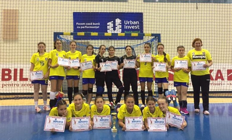 BRAȘOV. Junioarele 4 de la Corona merg la turneul final 1 junioare4corona.jpg