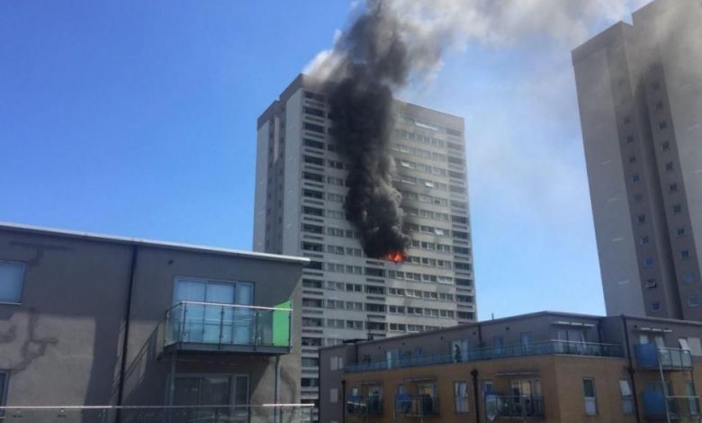 Incendiu de amploare într-un bloc turn 1 londra_22.jpg