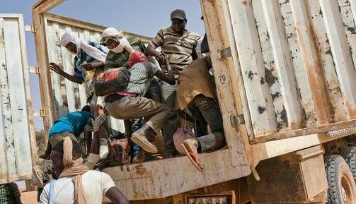 Țară acuzată că A ABANDONAT circa 13.000 de migranți în deșert!!! 1 migranti_7.jpg