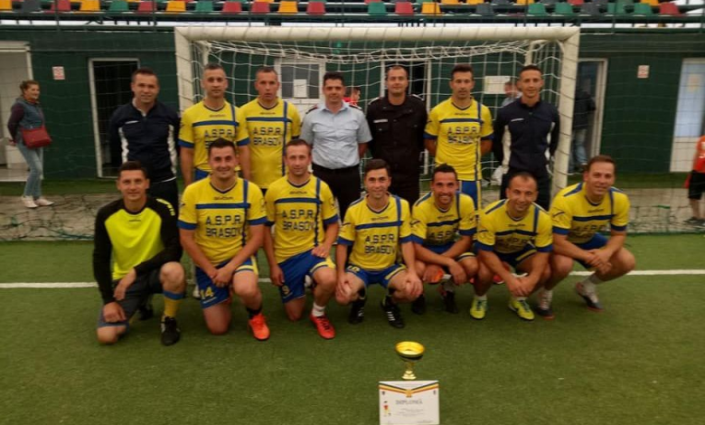 BRAȘOV. Pompierii, locul I la minifotbal între militarii brașoveni 1 minifotbalisu.jpg