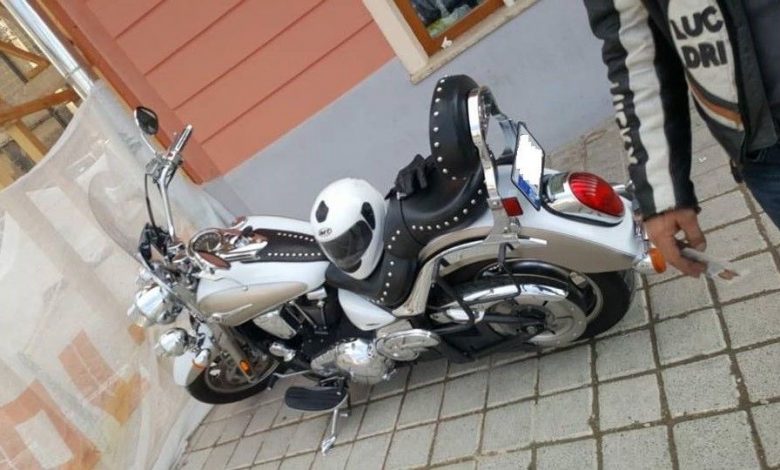 BRAȘOV. Tupeu de bucureștean! A intrat cu motocicleta printre pietoni, apoi a agresat un polițist 1 motor-buc.jpg