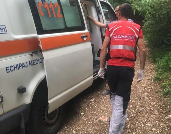 BRAȘOV. Accidentări pe drumul forestier dintre Pietrele lui Solomon și Poiana Brașov 1 salvamont_12.jpg