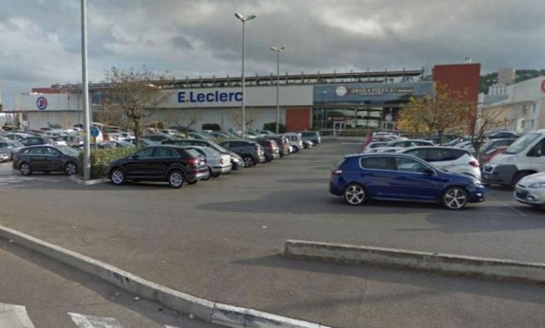 O femeie a înjunghiat două persoane într-un supermarket 1 supermarket_7.jpg