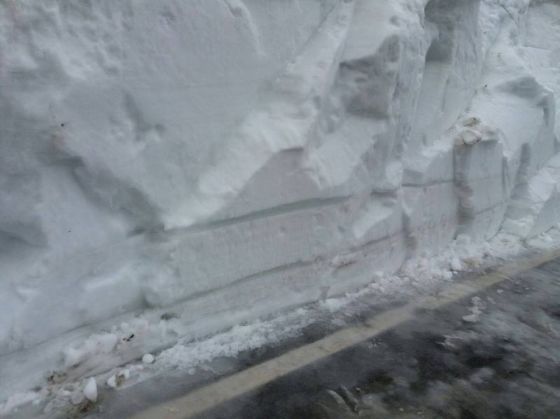Zăpadă de 6 METRI pe Transfăgărășan!!! 1 transfagarasan_zapada_iunie3_252538.jpg