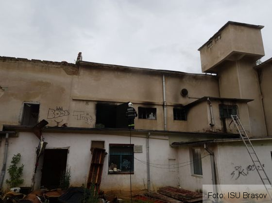 BRAŞOV. Dosar penal pentru distrugere în cazul incendiului de pe strada Mihai Viteazul 1 IMG-20180708-WA0007_253939.jpg