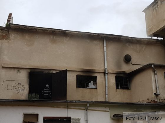 BRAȘOV. Incendiu la o casă de pe strada Mihai Viteazul (FOTO) 1 IMG-20180708-WA0008_253938.jpg