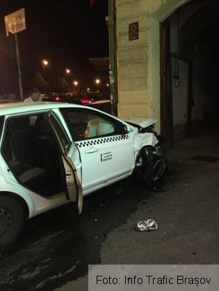 BRAȘOV. Accident cu trei victime, provocat de un taximetrist (FOTO) 1 accident taxi_254674.jpg