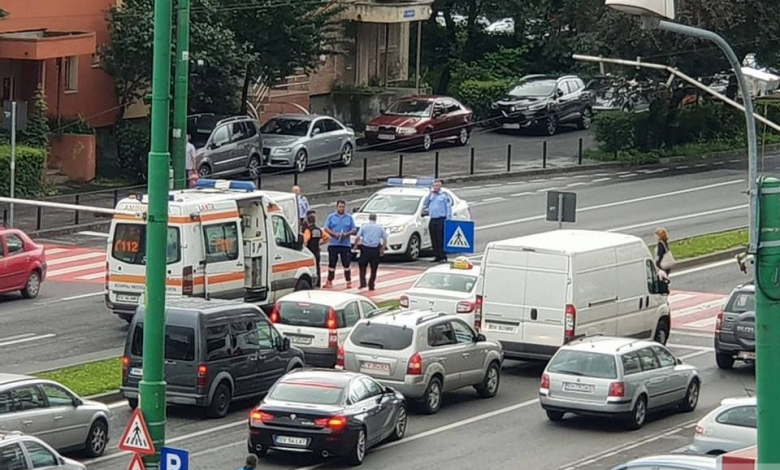 BRAŞOV. Pieton lovit de maşină pe o „zebră” de pe strada 13 Decembrie (FOTO) 1 accident13decembrie_4.jpg