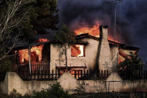 Incendii devastatoare în Grecia. Cel puţin 20 de morţi 1 grecia3.jpg