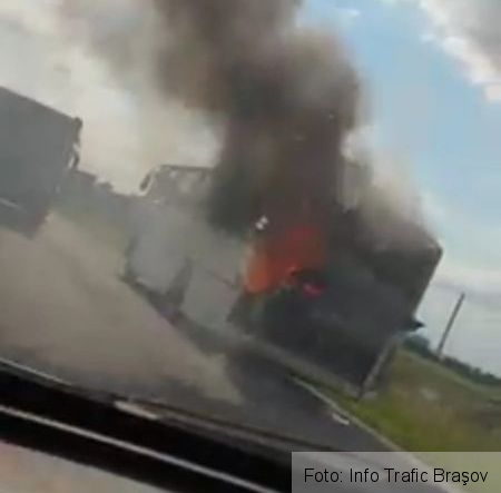 BRAȘOV. Autobuz în flăcări, pe drumul spre Tărlungeni (FOTO) 1 img-20180703-wa0012.jpg