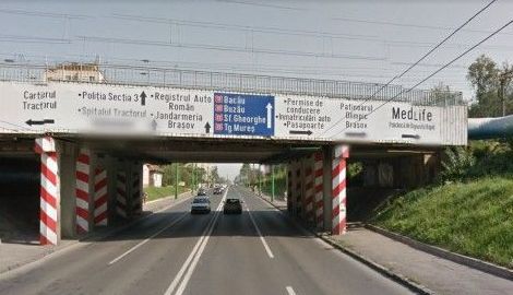 BRAŞOV. Lucrările de reparaţii sub pasajul CF din zona 13 Decembrie „strangulează” traficul în zonă 1 pasaj-tractorul.jpg