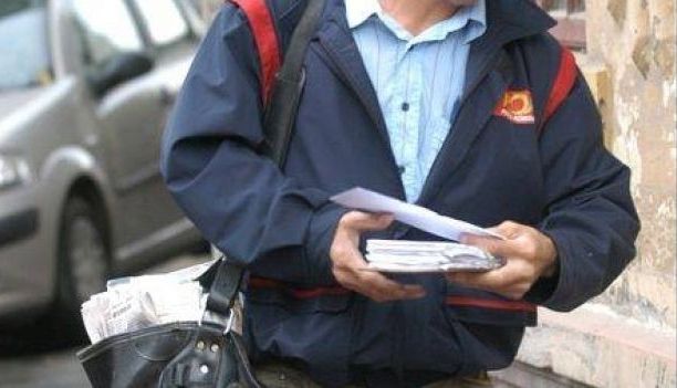 Poștașii trimiși să încaseze datoriile românilor la Fisc 3 postas.jpg
