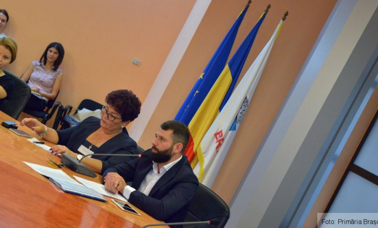 BRAȘOV. Întâlnire la Primărie pe tema reparațiilor din școli 1 primaria-brasov_3.jpg