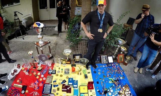Prima reacție a MTS, după protestul lui Marian Drăgulescu 1 protest-dragulescu.jpg